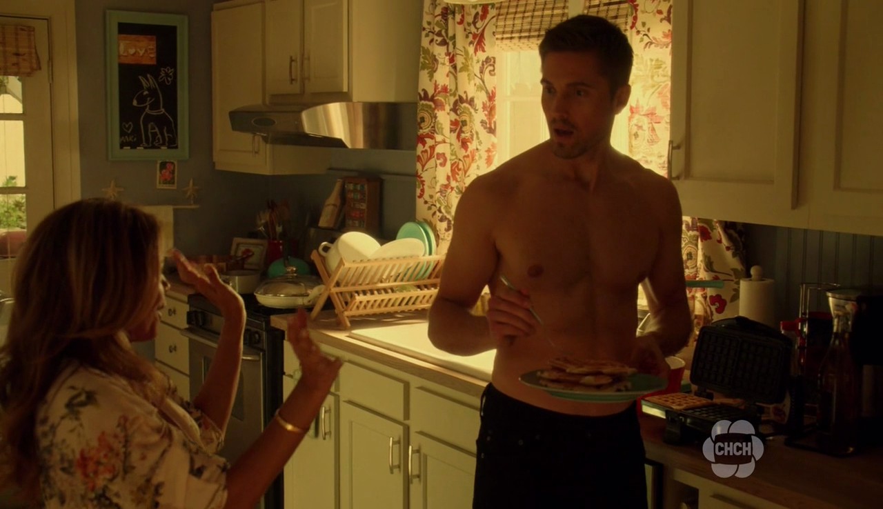 Eric Winter shirtless in Rosewood, Season 2 Episode 12.