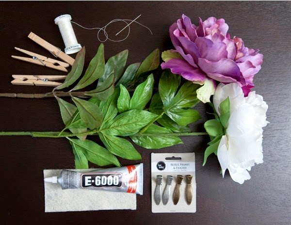Adorno para el pelo con flores recicladas en Recicla Inventa