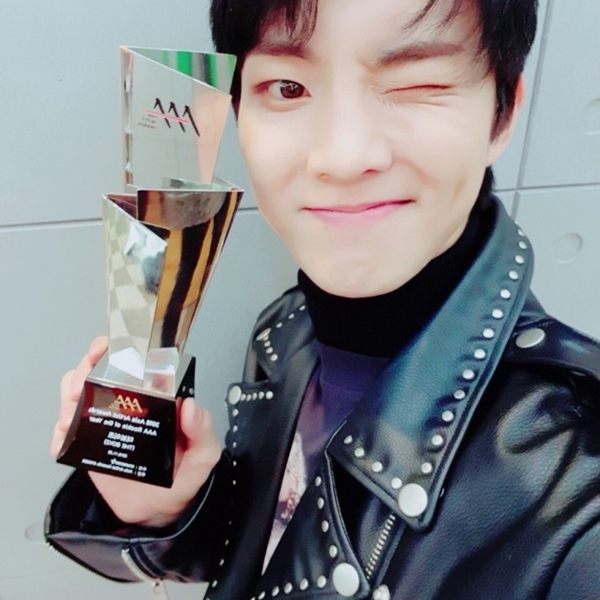 올해만 벌써 신인상 3번 받았다는 아이돌 | 인스티즈