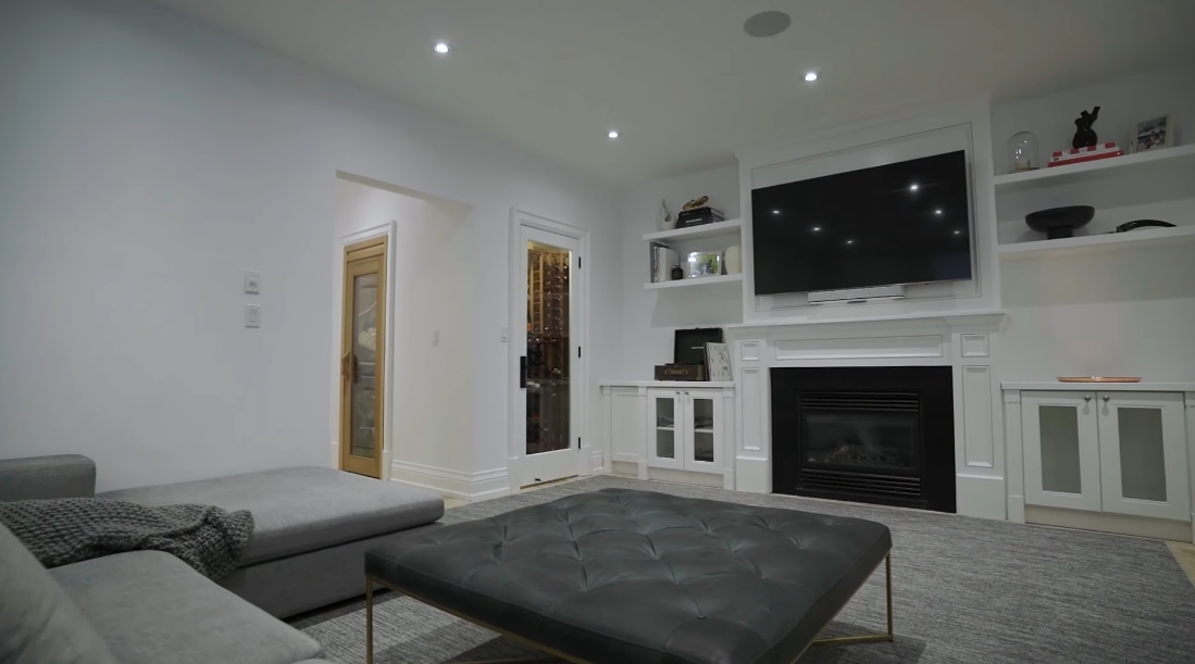 Tour 100 Snowdon Ave, Toronto vs. 43 Interior Design Photos