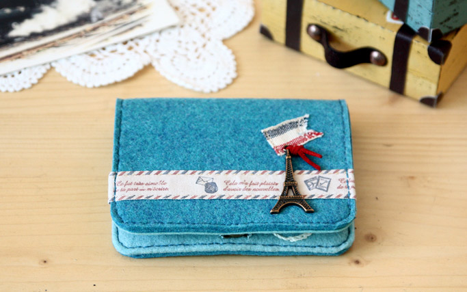 Felt Wallet Sewing Tutorial in Pictures.