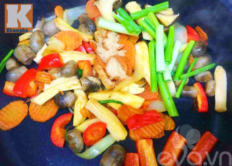 Bua sang don gian voi hu tieu xao nam - Anh 5