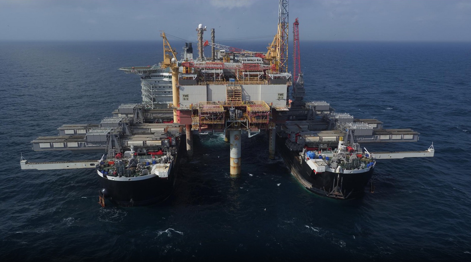 Zwitserw Maritiem: Megaschip Pioneering Spirit voltooit eerste klus