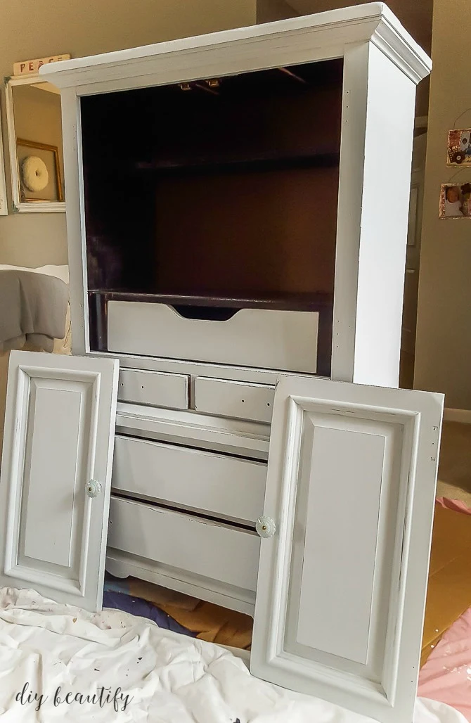 painting cabinet
