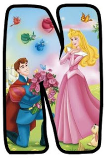 Abecedario con el Príncipe Llevándole Flores a la Princesa Aurora. La Bella Durmiente.