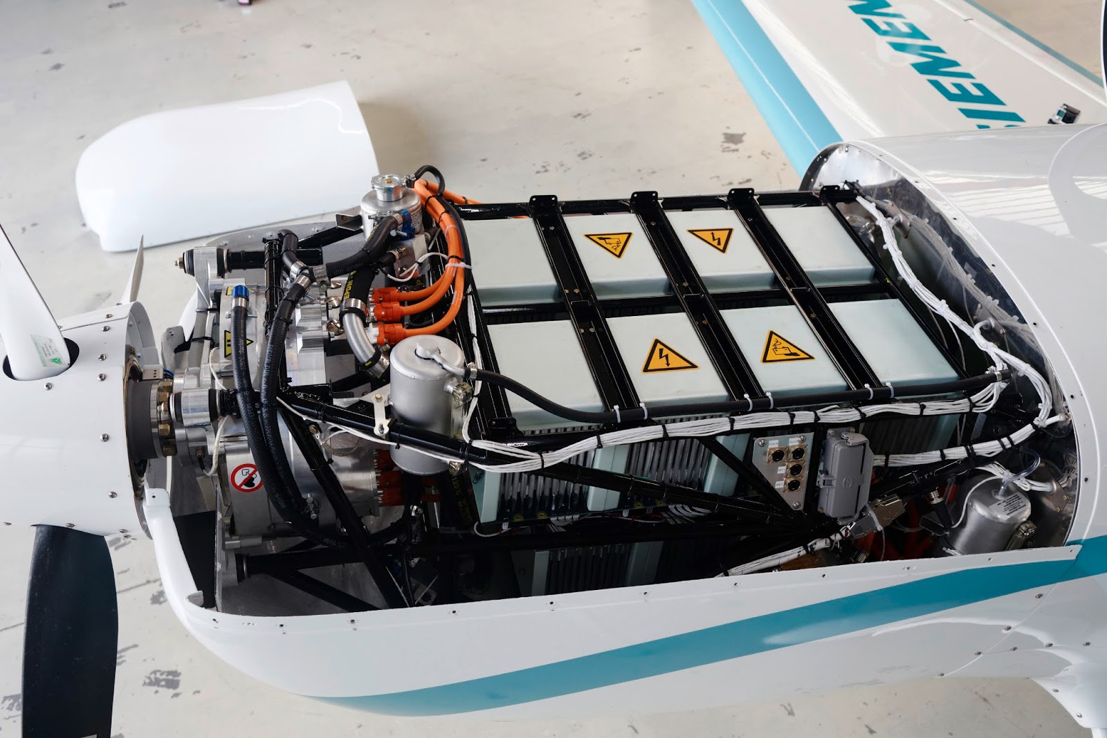 350 hp Siemens electric aircraft makes first flight [VIDEO] Electric