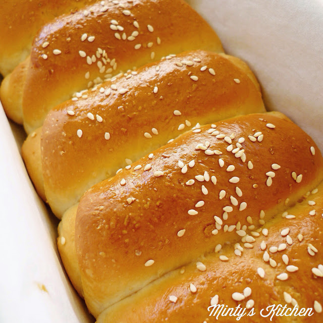 Minty's Kitchen Hong Kong Sweet Bread Rolls (Pai Bao / 排包 )