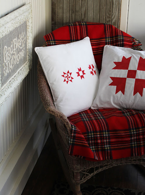 Simple Christmas pillow project- Itsy Bits And Pieces