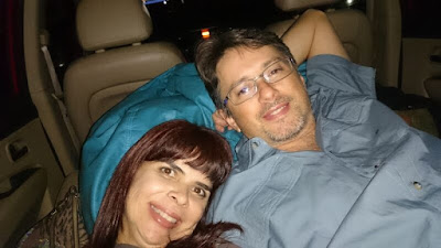 Assistindo a filme no Cine Drive-in