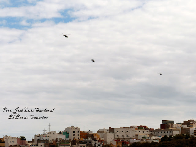 Helicópteros militares del Ejercito del Aire sobrevolando este mediodía sobre Las Palmas de Gran Canaria