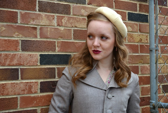 Flashback Summer: Mysterious Prune- 1940s vintage outfit/ Mary Kay Mystic Plum/ beret/ autumn/ fall