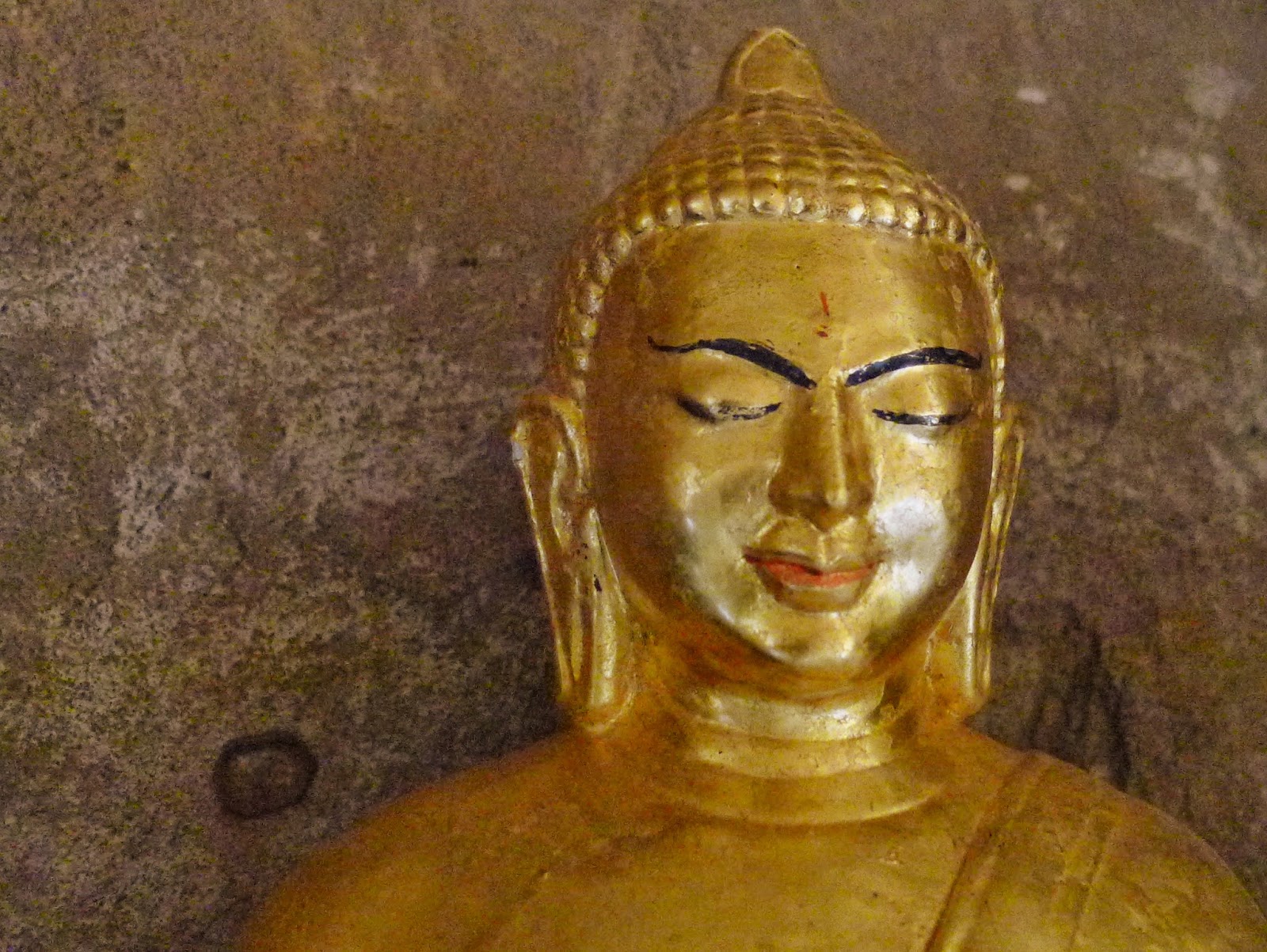 TrekDigest: Beautiful Buddhas in Bagan, Myanmar