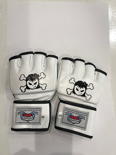 MMA and boxing gloves for women and girls