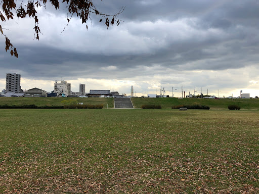 秋の河川敷（公園）で食べるカップヌードルは美味しい！