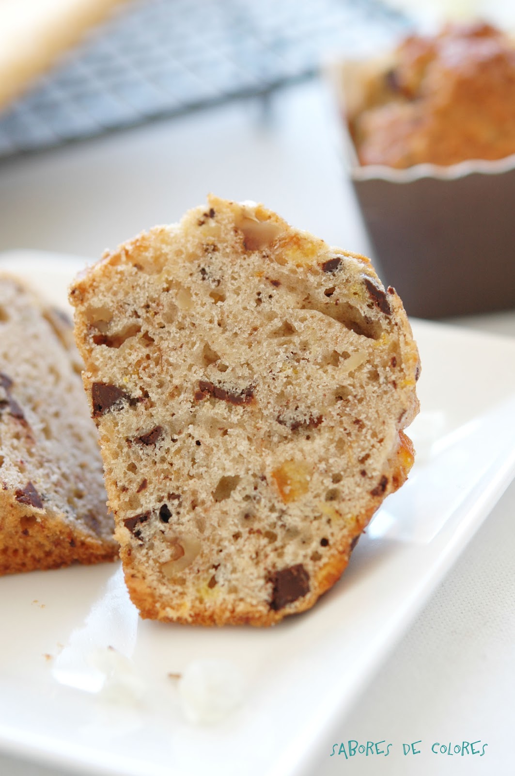 Mini pan de plátano con chocolate, nueces y naranja confitada