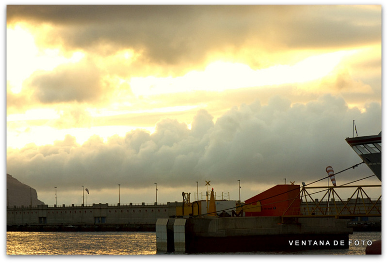 VENTANA DE FOTO NUBE NEGRA ((Luis García Montero,Joaquín Sabina)