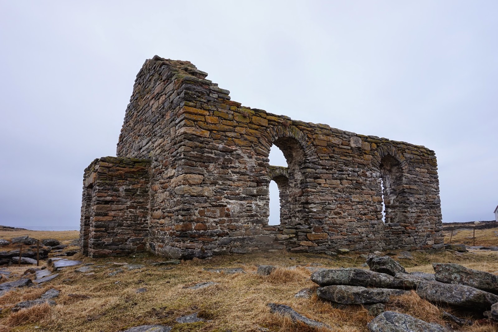 Erling Svindlands blogg: Røst II - gammel kirkeruin