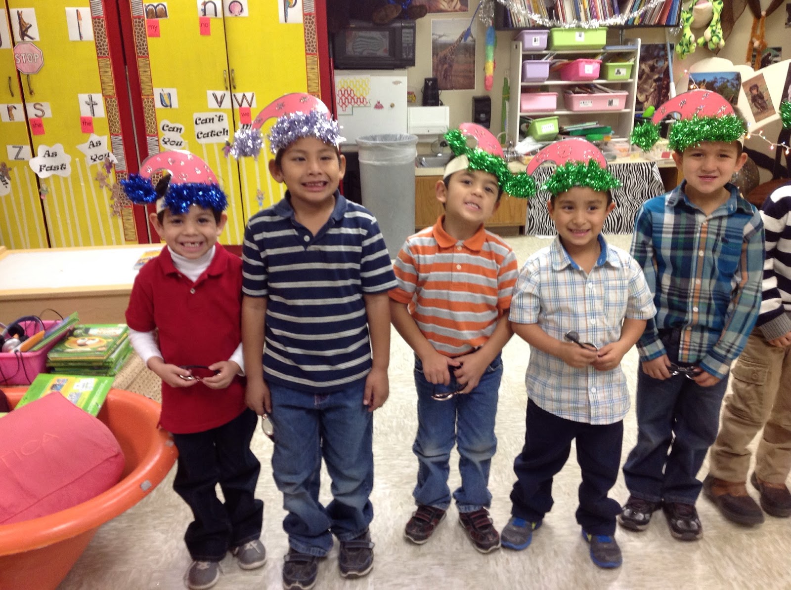 Kindergarten Fun: Christmas Party Pictures, etc...