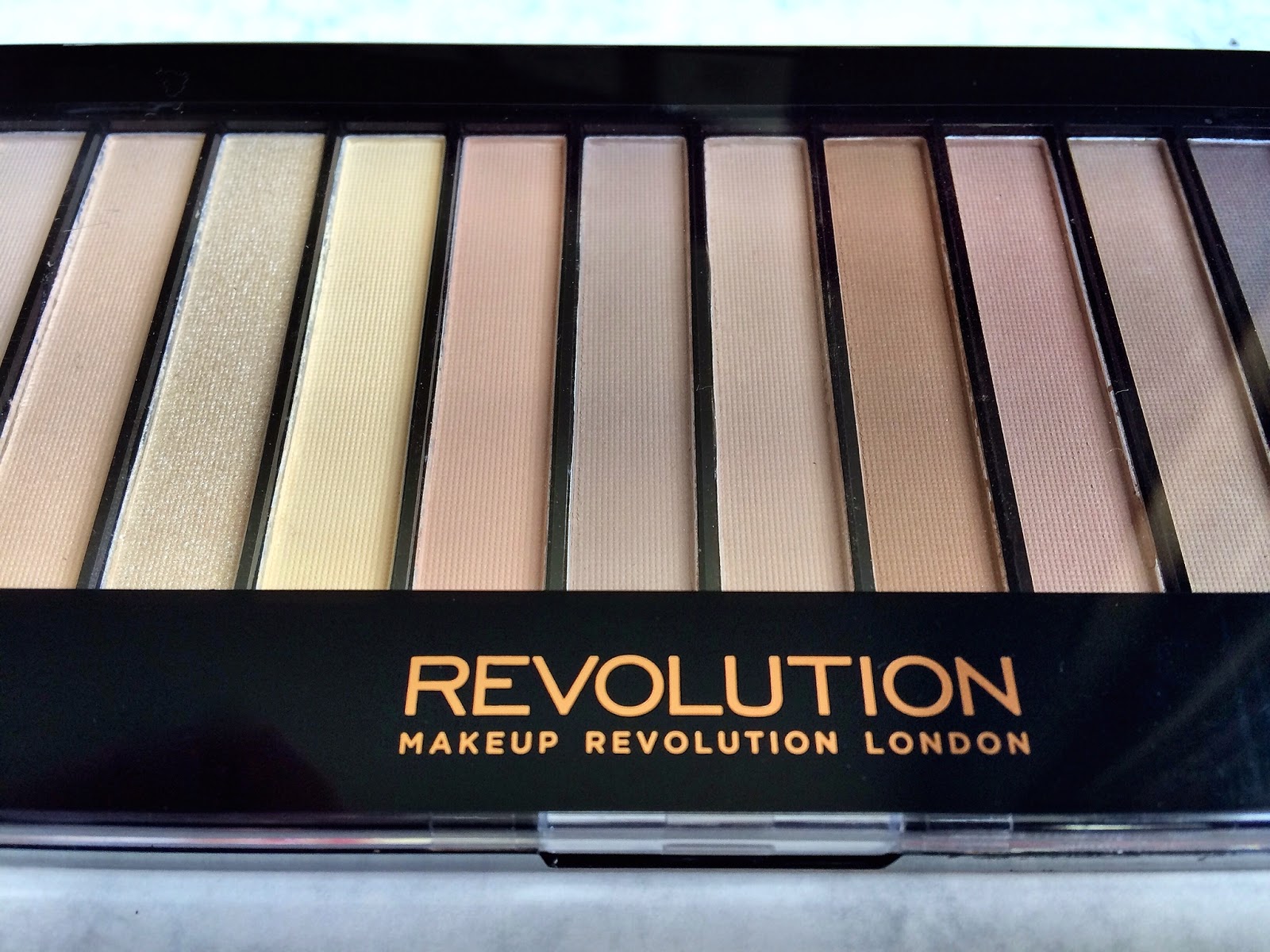 Makeup Revolution Iconic Elements eyeshadow palette