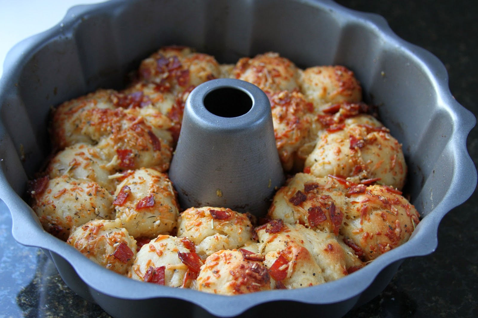 DAYDREAMEL Pepperoni Pizza Monkey Bread