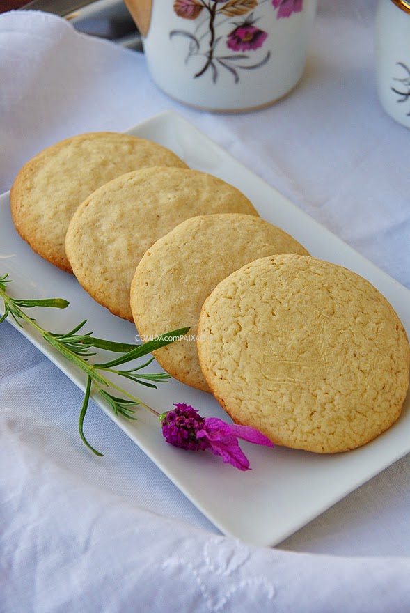 http://www.comidacompaixao.com/2013/05/bolachas-de-alfazema.html