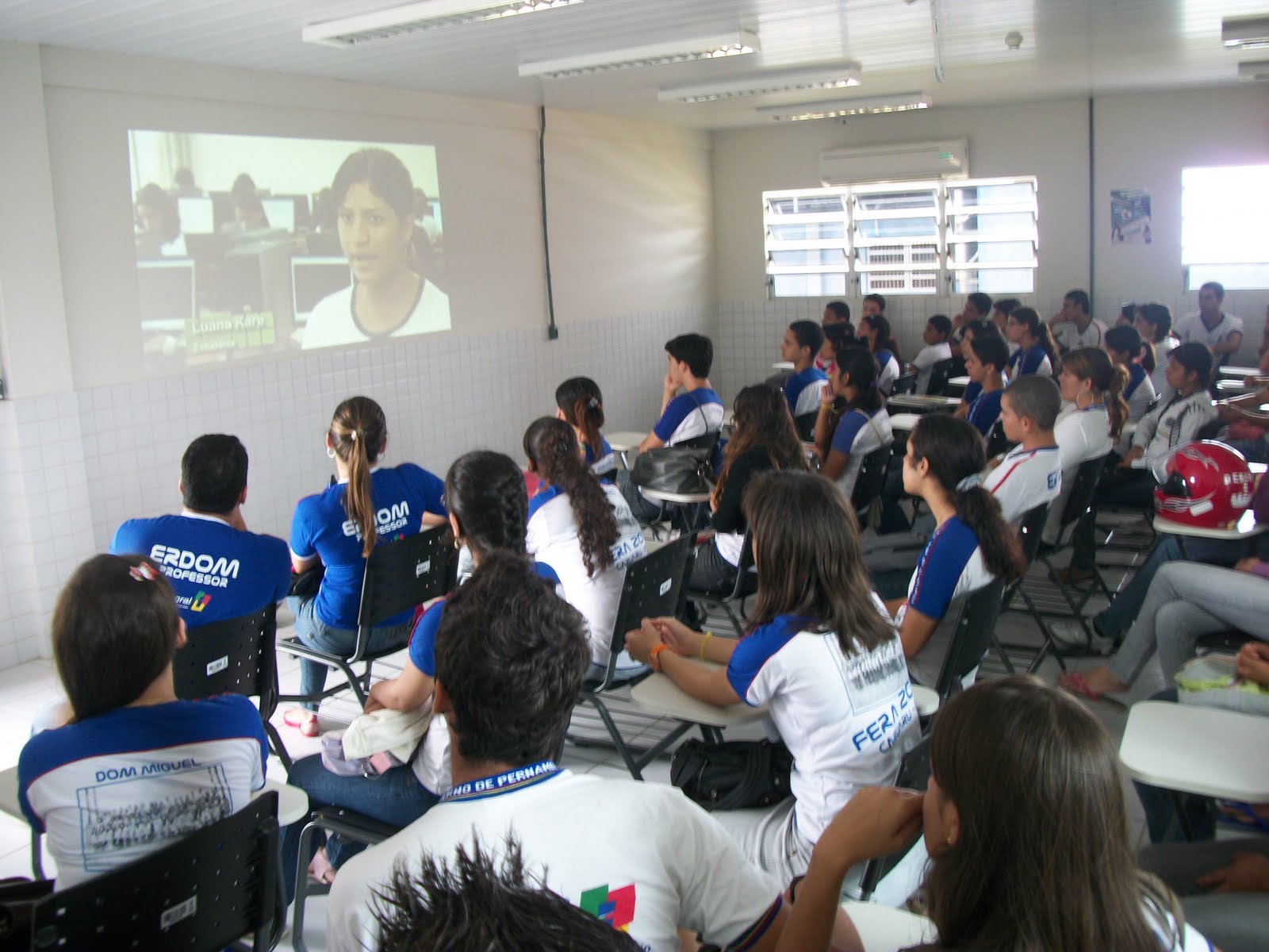 ESCOLA DE REFERÊNCIA EM ENSINO MÉDIO