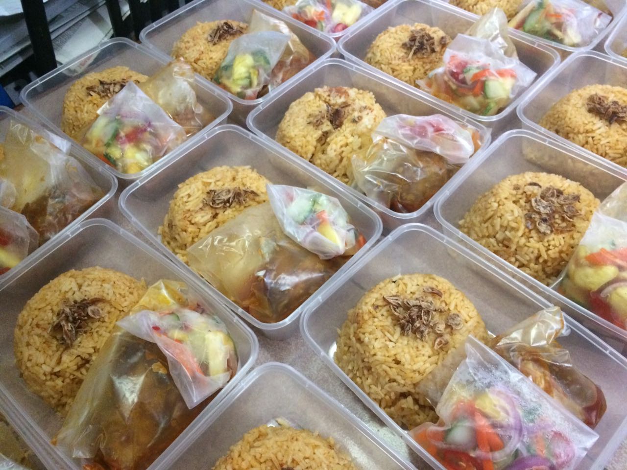 Wanie Haziq S Kitchen Shah Alam Lunchbox Nasi Tomato Sedap Shah Alam Delivery Available