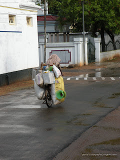 Karaikudi-Vendor-Rainy-Day