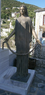 το μνημείο ολοκαυτώματος στους Λιγκιάδες των Ιωαννίνων