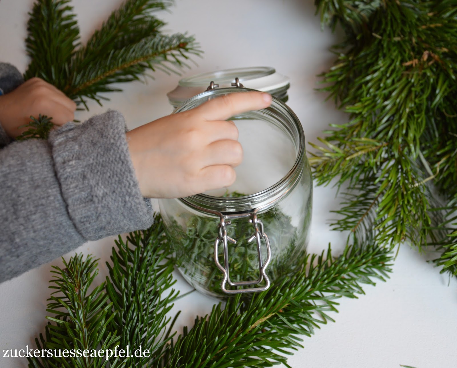 5 Stück Künstliche Tannenzweige - Weihnachtsdekoration Grüne Tannennadeln 33cm