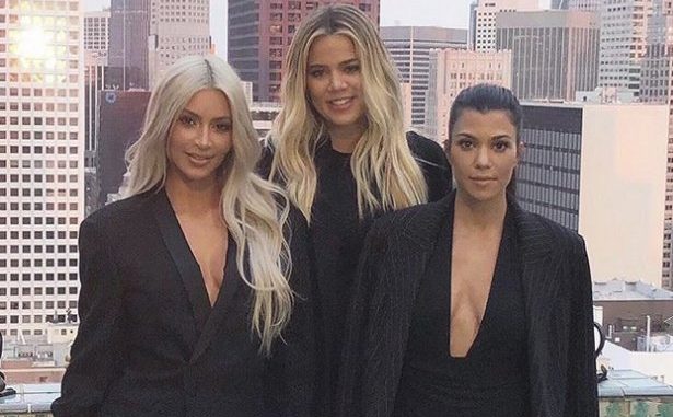 Kim Kardashian cancela la foto navideña de la familia por culpa de Kourtney Kardashian