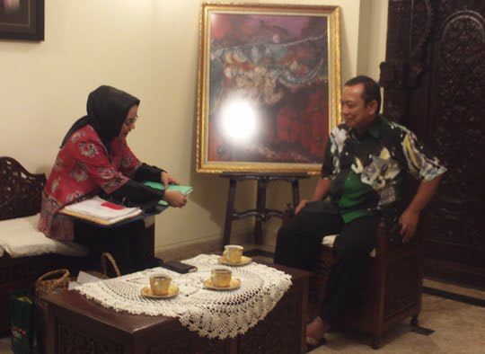 Ahli Batik Tulis Yogyakarta, Prof .Dr. Basu Swatha Dharmmestha dalam Konsultasi Thesis