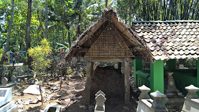 Makam Ki Nolo Desa Krubungan Mirit