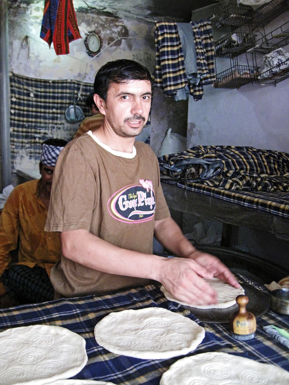Stock Pictures: Tandoor Oven, tandoori rotis and cooks