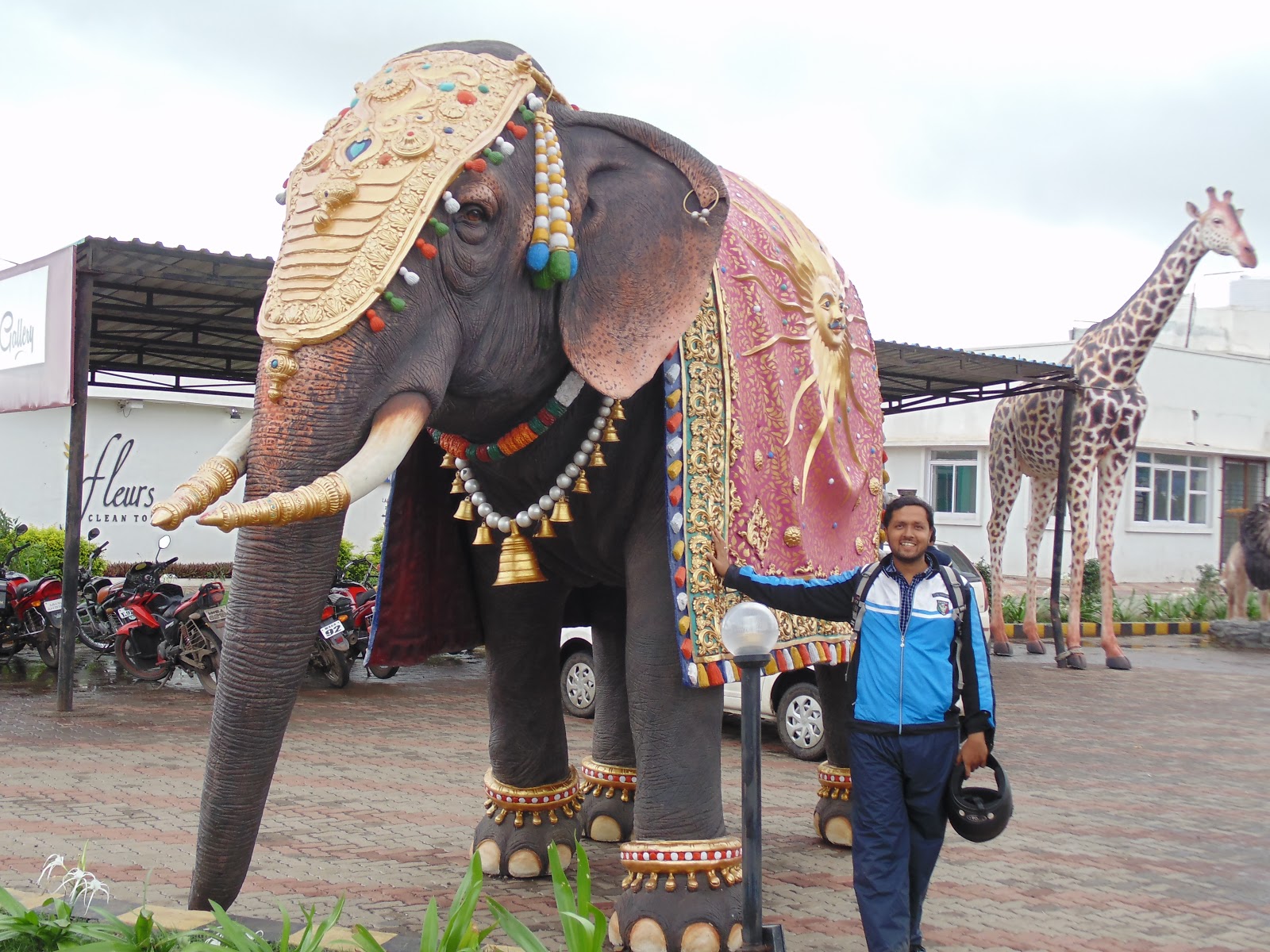 Bike ride from Pune - Ahmednagar - Pune via Kalashri Art Gallery