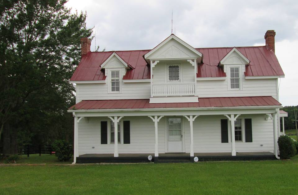 Restored Farmhouse in Hancock County