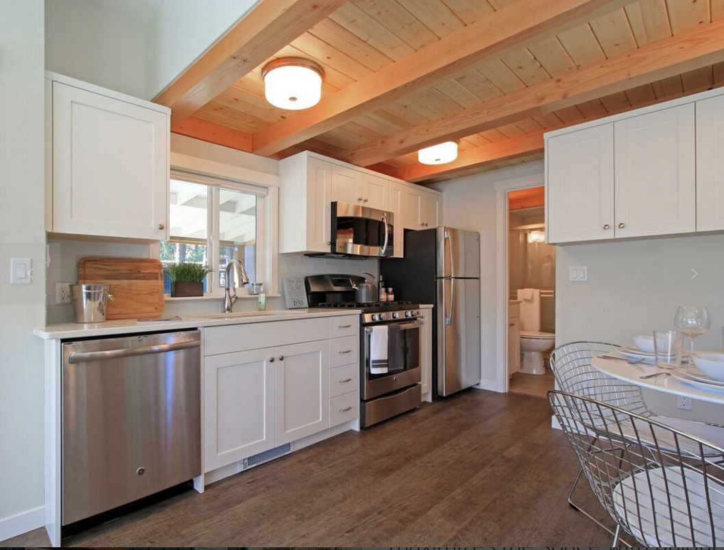 The Bellevue At Wildwood Lakefront Cottage [ TINY HOUSE TOWN ]