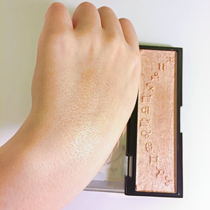 wet n wild megaglo Highlighting Bar Fire swatch wet n wild megaglo Highlighting Bar Fire swatch