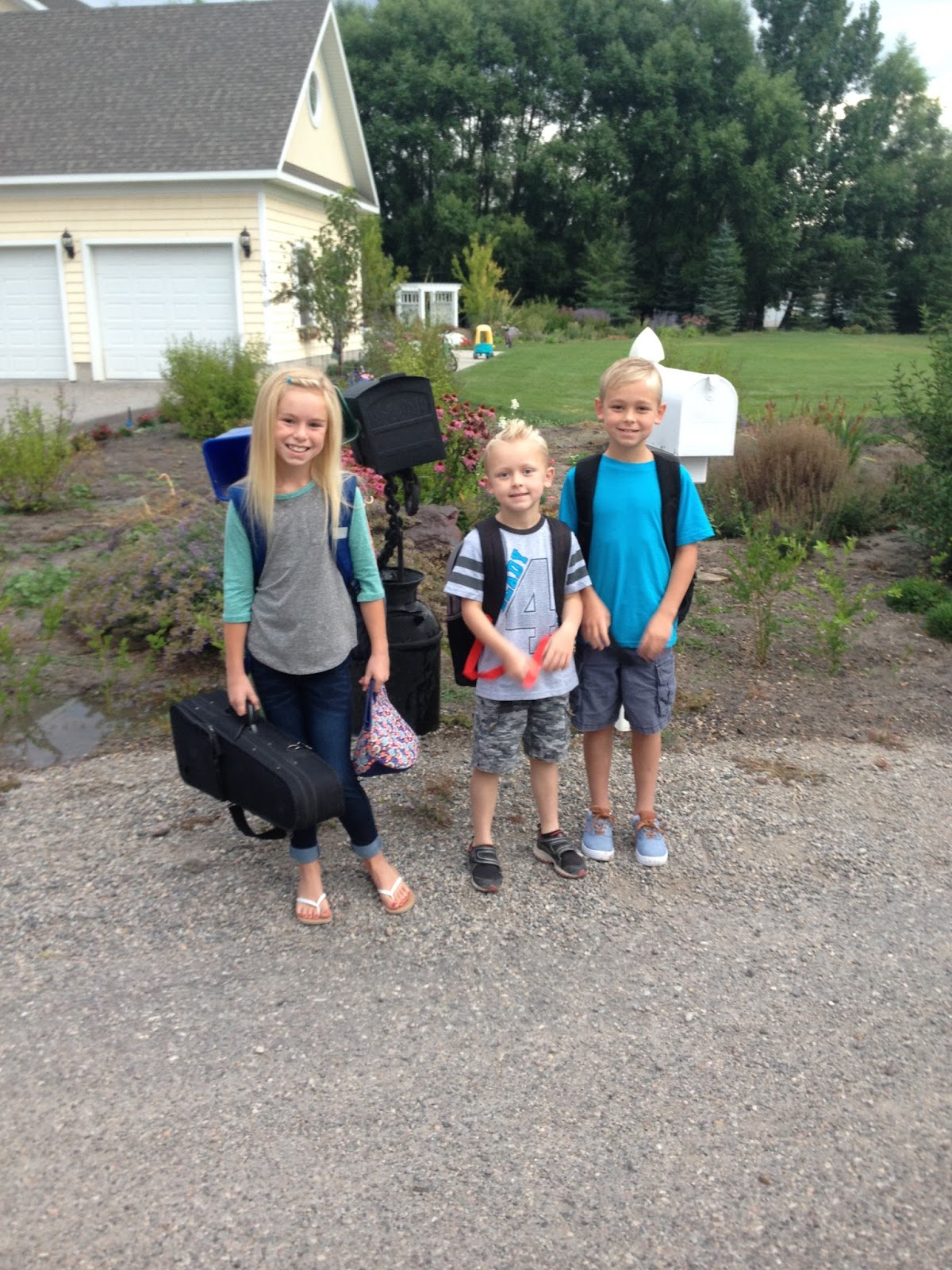 take-a-gander-at-the-gee-s-first-day-of-school-2015