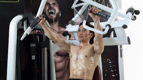 32 tuổi bắt đầu tập gym vẫn sở hữu cơ bụng 6 múi