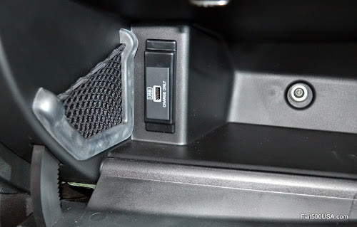 2015 Fiat 500 USB Charging Port