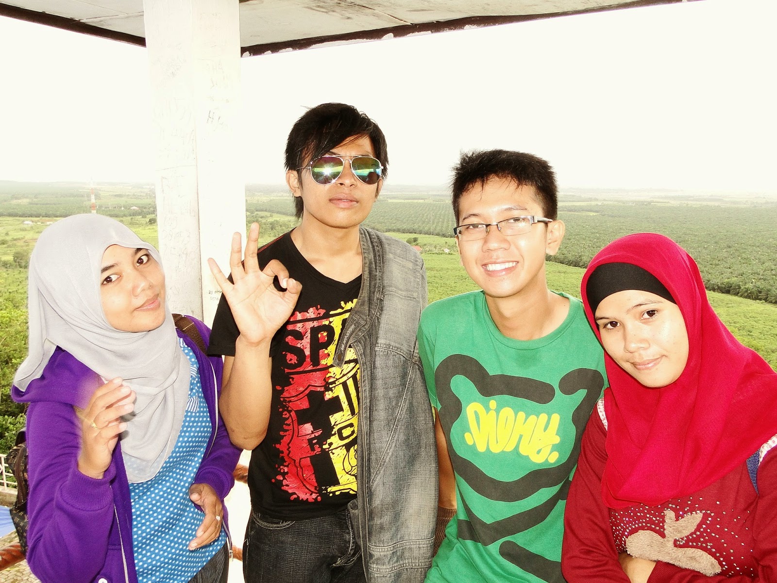 Foto foto kenangan bersama Sahabat Sahabatku sebuah Foto foto kenangan bersama Sahabat Sahabatku sebuah