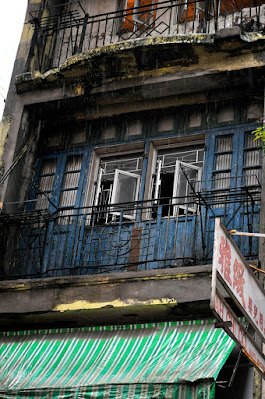 photo in the rain of old buildings