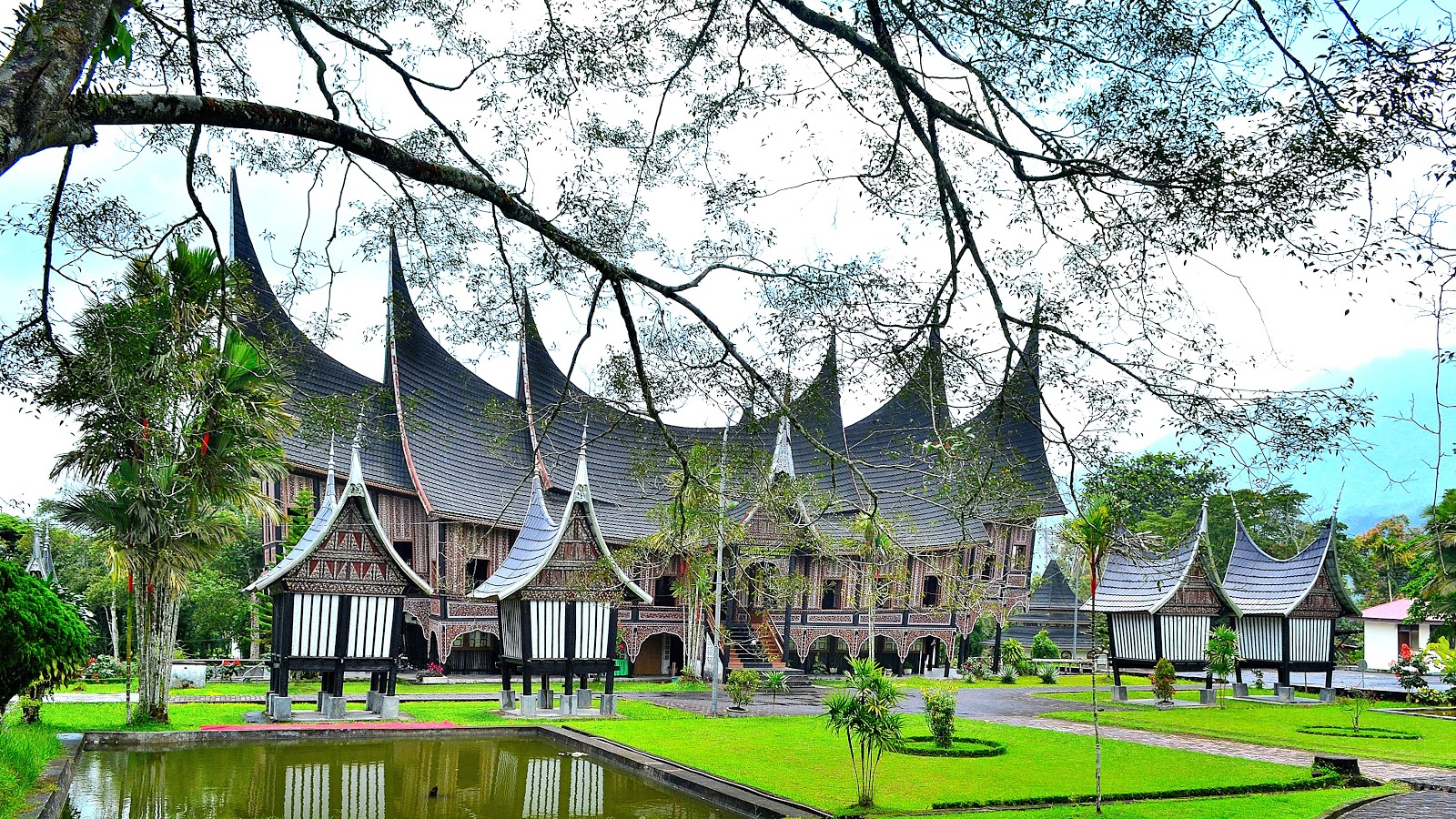 Wisata Minangkabau: Rumah Gadang Minangkabau