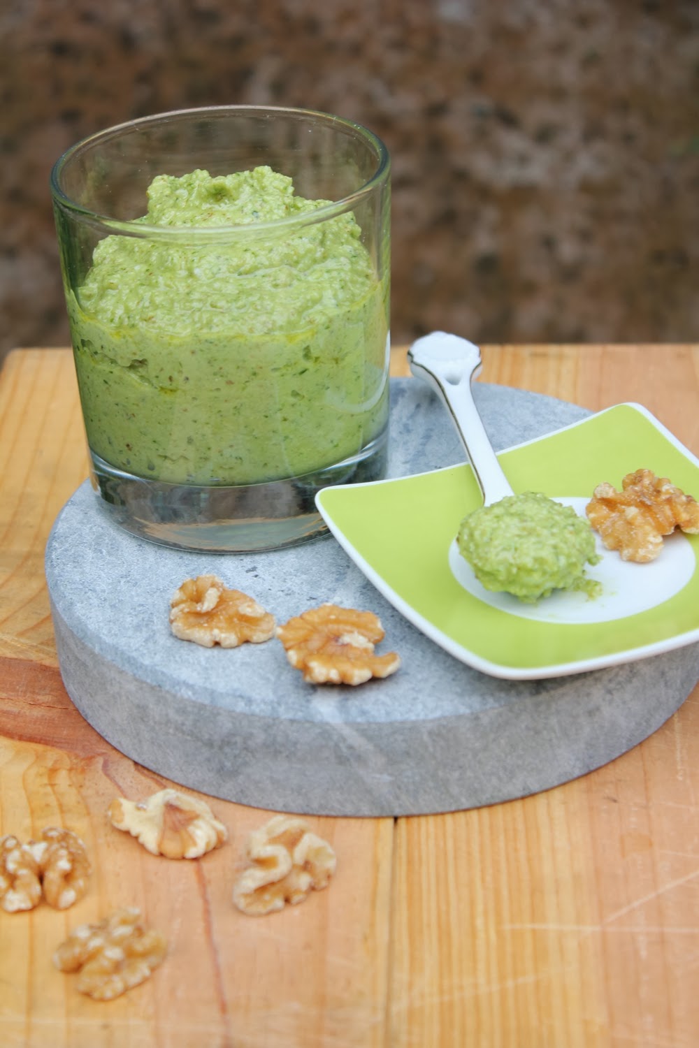 Wolkenfees Küchenwerkstatt: Walnuss-Basilikum-Pesto