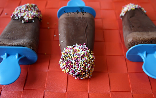 A Trio of 3 Ingredient Inverted Nesquick and Nutella Popsicles from www.anyonita-nibbles.com