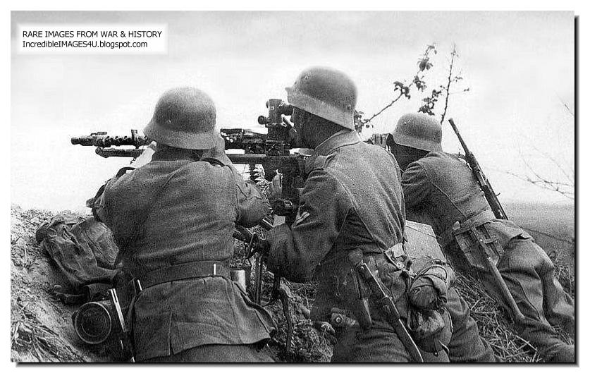 Докажите что вторая мировая. Мг 42 Вермахт. Немецкий пулемётчик с MG-34. MG 42 Арденны. Мг 34 пулеметчики немецкие.