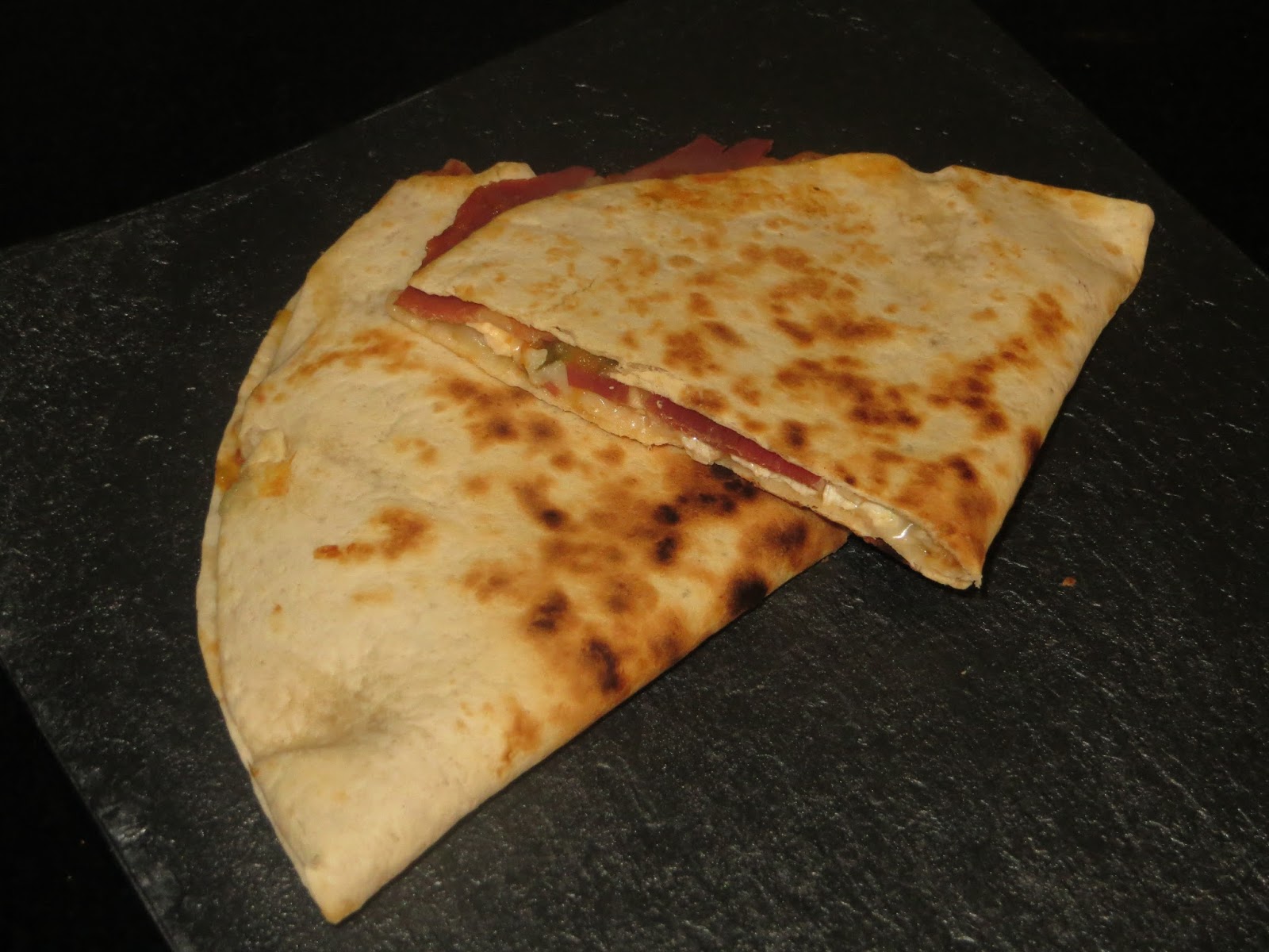 La cuchara en la maleta QUESADILLA DE JAMÓN SERRANO Y QUESO DE CABRA