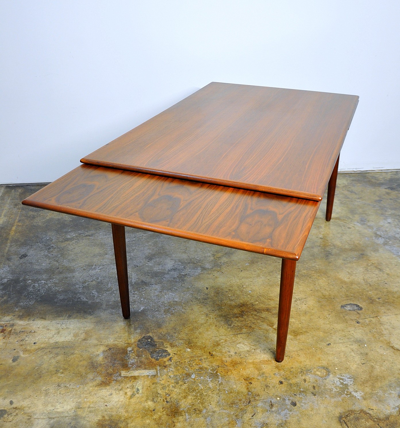 Modern Teak Dining Table: A Blend Of Style And Durability