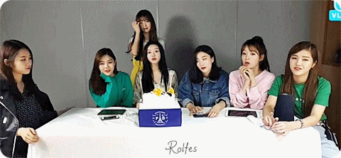 선물 증정순서에 밀려서 삐진 아린이 + 아린이의 재롱잔치 ㅋㅋㅋ.gif | 인스티즈